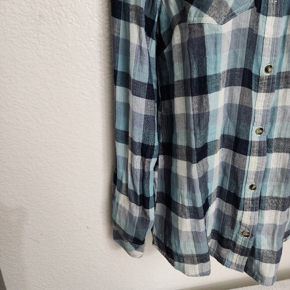 Legendary whitetails women's cotton plaid shirt size medium blue - Picture 5 of 11